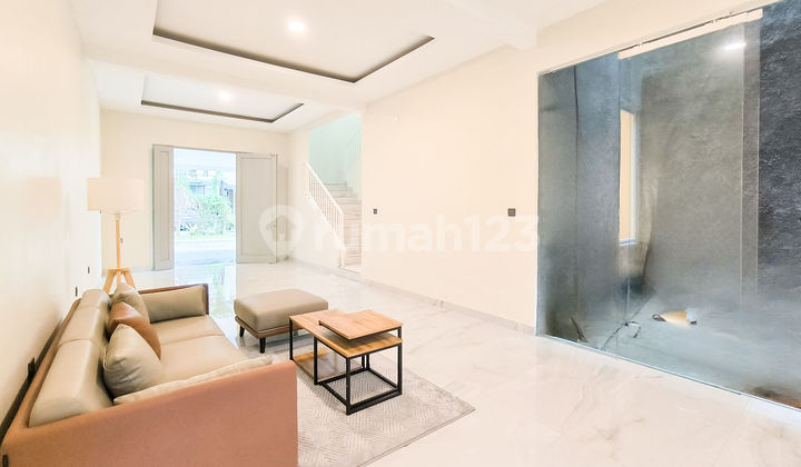 Rumah Cantik 2 Carport 9 Menit ke Pintu Tol Serpong 2 Hadap Timur J27170 2