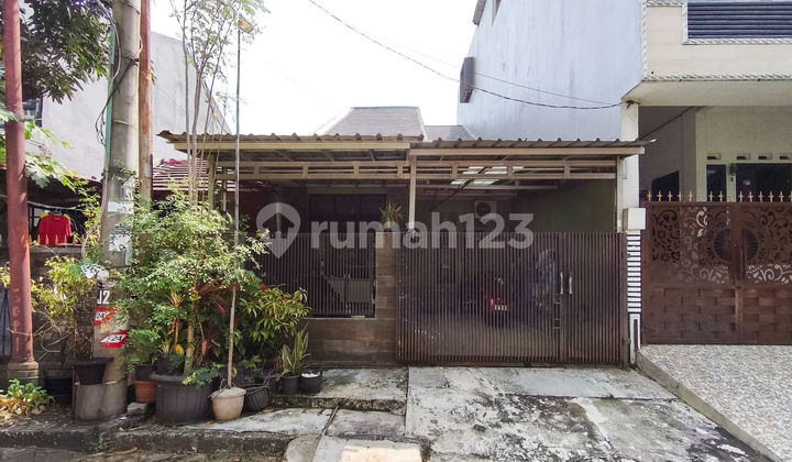 Well-Maintained House 5 Minutes to Lagoon Avenue Mall Bekasi Flood-Free J46905