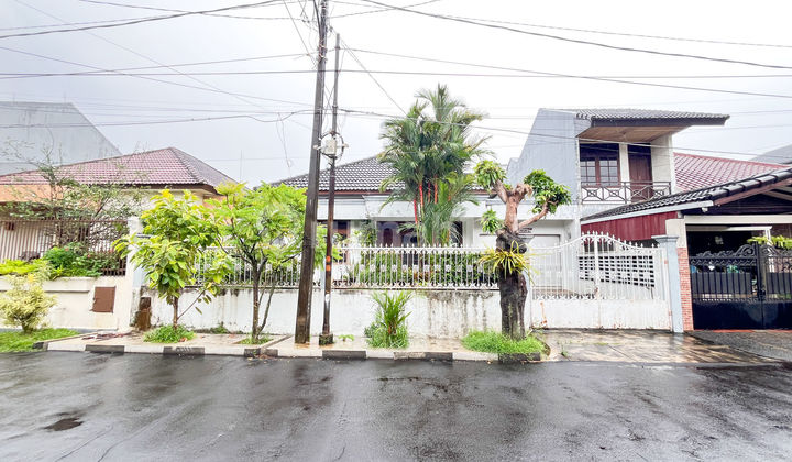 Spacious House with SHM 10 Minutes to Cinere Bellevue Mall Assisted by KPR J30804