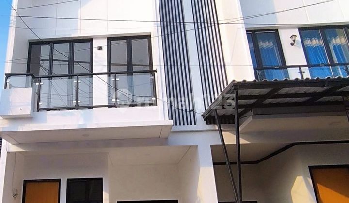Rumah Strategis 2 Lantai 4 Menit ke Rs Satria Medika Hadap Utara J38955