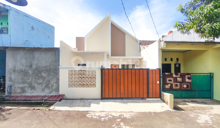 Ready-to-Occupy House 10 Minutes to West BSD Toll Gate 1, Assisted with KPR J39017