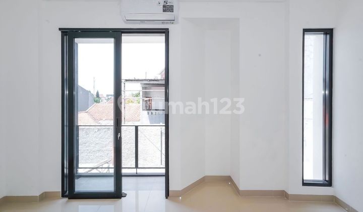 Ready-to-Occupy House 12 Minutes to Eka Hospital Margonda Facing South J39305 2