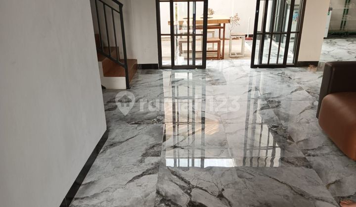 Rumah Hadap Selatan 15 Menit ke Plaza Metropolitan Bebas Banjir J-31192 2