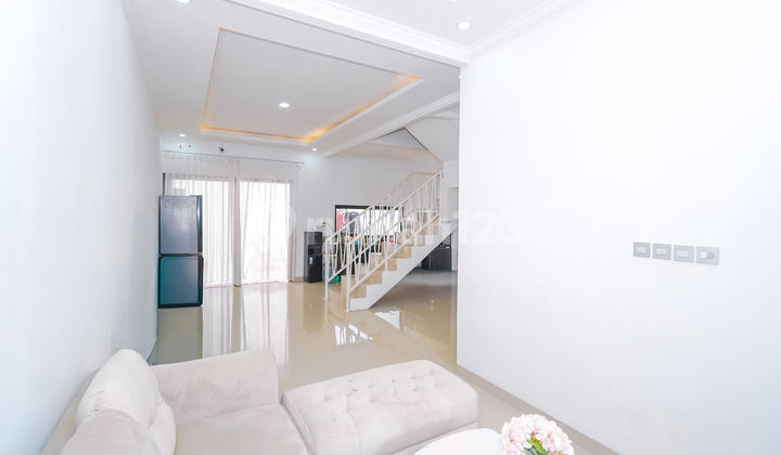 South-facing House Land Area 175 Certificate of Ownership 18 Minutes to Margonda Toll Gate 3 J-38238 2