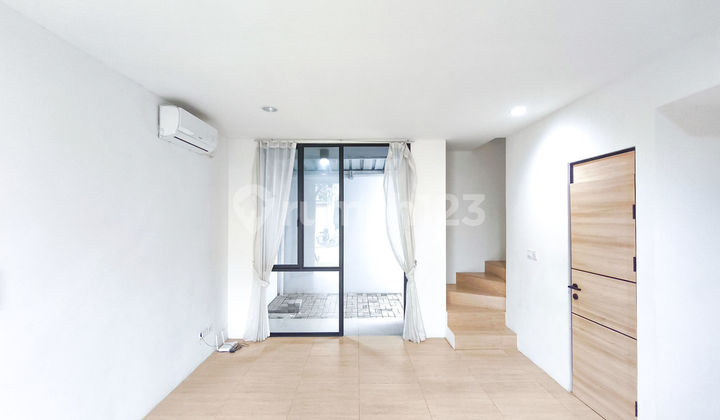 South-Facing House 13 Minutes to Supermal Karawaci KPR Ready J-40063 2