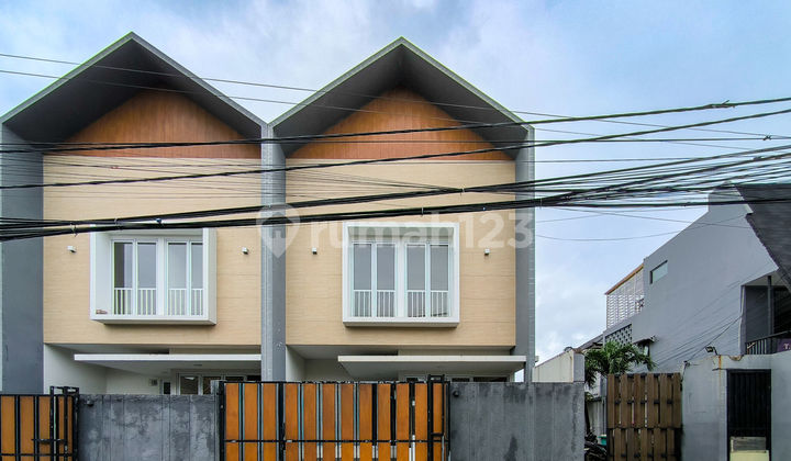 Rumah 10 Menit ke Transpark Mall Bintaro SHM Hadap Utara J-43800