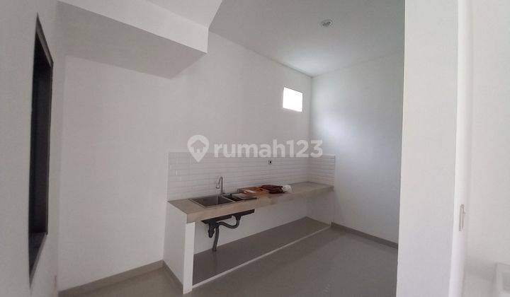 Rumah Modern 5 Kamar Tidur Siap KPR 5 Menit ke DTC (Depok Town Center) J28779 2