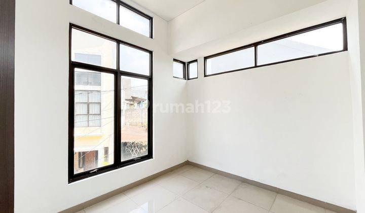 Rumah Free Renovasi dekat Depok Town Center Harga Nego J22771 2