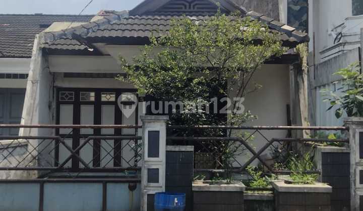 Good Cheap House in the City Center with Main Road Access in Pasirluyu, Bandung City