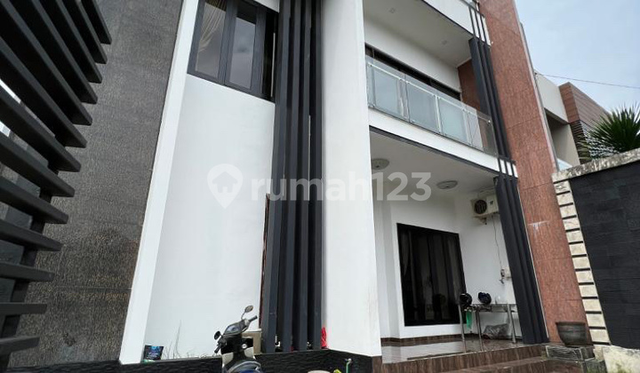 Sultan's 3-Story House In Mekarwangi Bandung Extremely Strategic Location 2