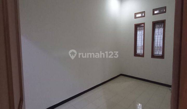 Rumah 2 Lantai Turangga Jl Musik Bisa Untuk Kantor Ruangan Blong 2