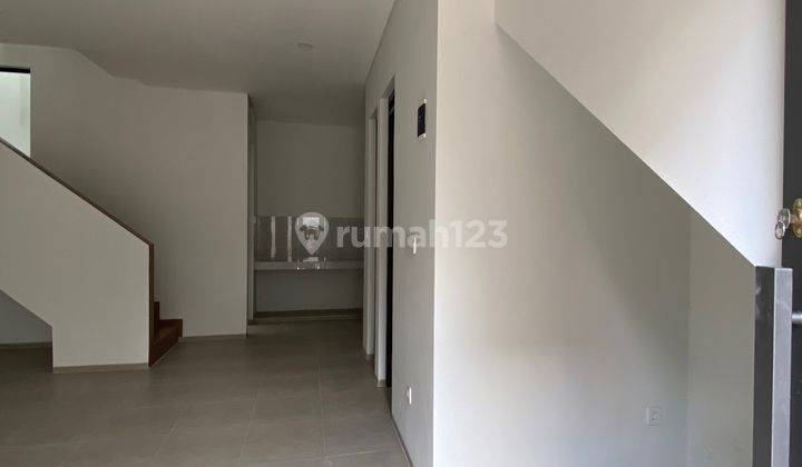 Rumah Baru Minimalis Setraduta 3 Lantai  2