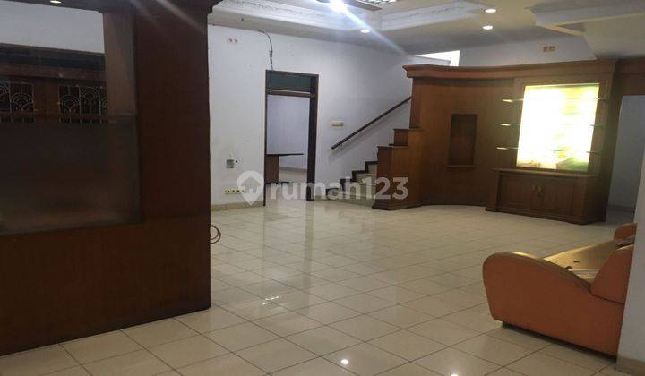 DISEWAKAN RUMAH 3 LANTAI SIAP PAKAI DI CLUSTER FAVORIT BATUNUNGGAL 2