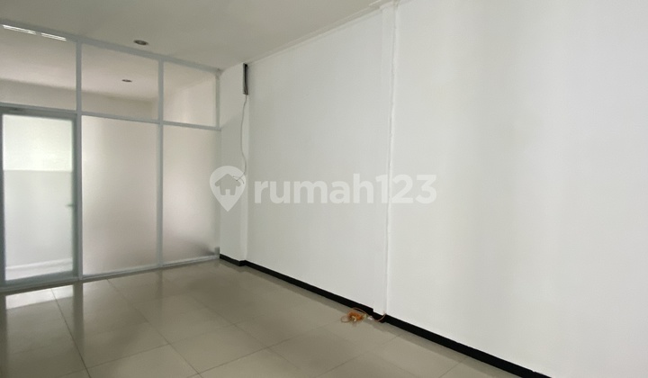 Shop House in Excellent Condition, 3 Floors, Main Road Karapitan Location, Highly Strategic. 2