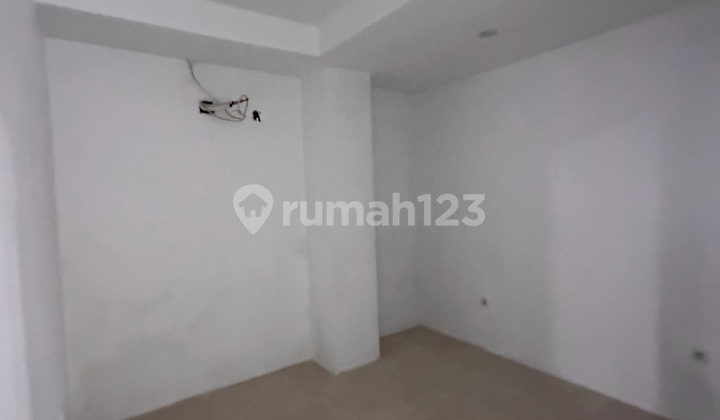 3-Story House Ready to Live In, Already Renovated Nicely Suitable for Office and Business Located in Cikawao, Bandung City