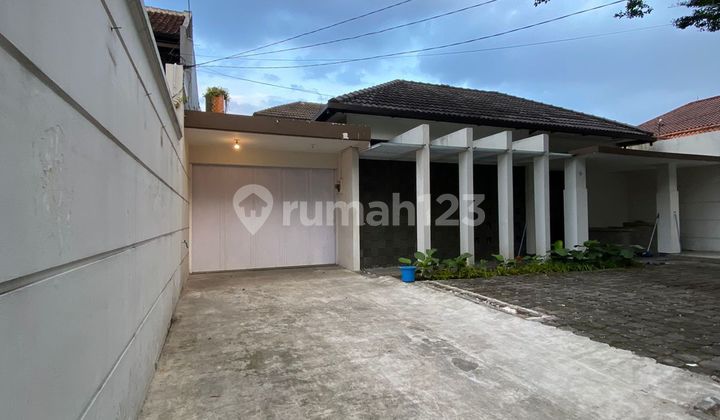 Rumah Cocok untuk Usaha atau Kantor Lokasi Pinggir Jalan Besar di Turangga Kota Bandung 2