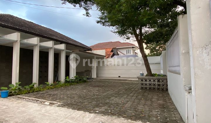 Rumah Cocok untuk Usaha atau Kantor Lokasi Pinggir Jalan Besar di Turangga Kota Bandung