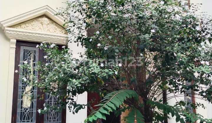 For Rent: 2.5-Story Semi-Furnished House in Menteng Gondangdia, Central Jakarta For Rent: 2.5-Story Semi-Furnished House in Menteng Gondangdia, Central Jakarta