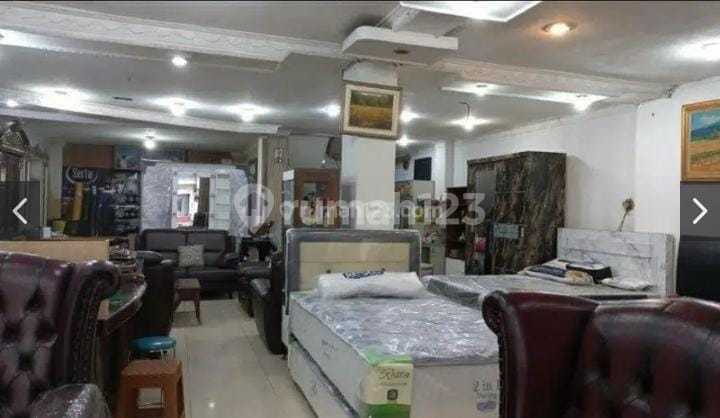 For Rent Strategic Location Terraced Shophouse in Front of South Tangerang Market