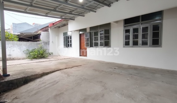 Rumah Lebar Cocok untuk Tempat Tinggal + Usaha Area Taman Kota Jakarta Barat 2