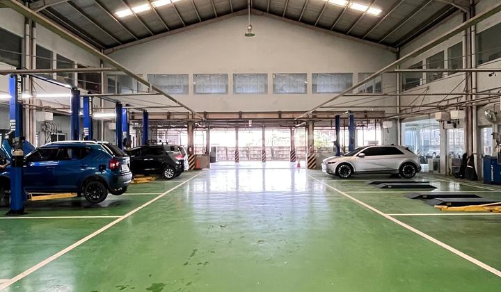 For Sale / Rent Commercial Building Showroom Large Ready-to-Use Area Cikarang West Java For Sale / Rent Commercial Building Showroom Large Ready-to-Use Area Cikarang West Java