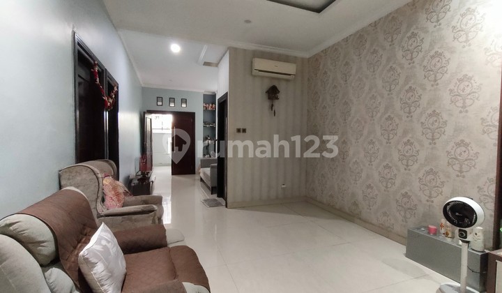 For Sale, Ready-to-Occupy House in Taman Villa Meruya, West Jakarta 2