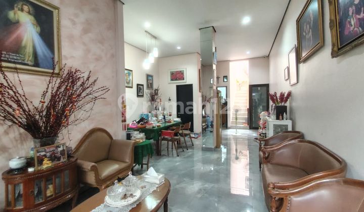 2-Story Spacious House in Meruya Utara Kavling, West Jakarta DKI