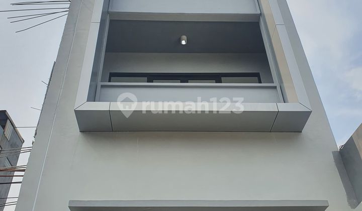 Shop House New Building 3 Floors Ready to Use Located in West Cengkareng, West Jakarta 1