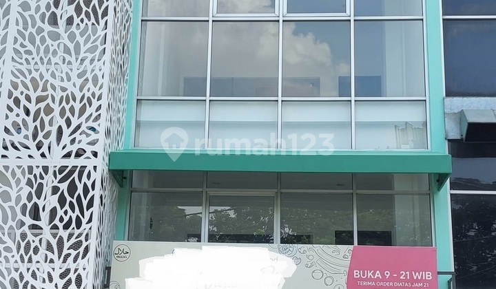 Ruko 3 Lantai Plus Rooftop Siap Pakai Lokasi Menteng Jakarta Pusat Cocok untuk F&B