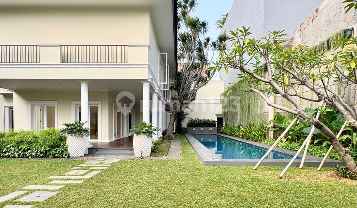 Dijual Rumah Di Senopati - 3+1 Bedroom