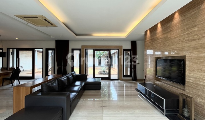 Dijual Rumah Di Joglo Jakarta Barat - 4+1 Bedroom