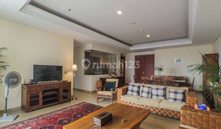 Essence Darmawangsa 3 BR + 1 Private Lift Furnished H001  1