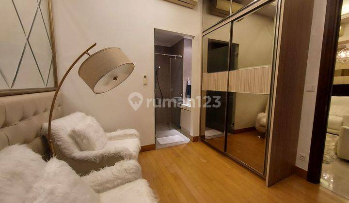 ruang keluarga residence 8 senopati 3 br