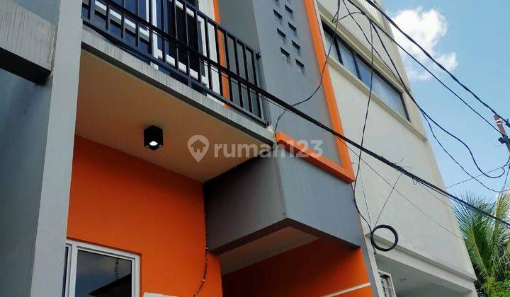 Rumah 2 lantai akses motor dekat perkantoran salemba 1