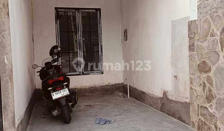 Rumah Cempaka Putih Dalam Kompleks