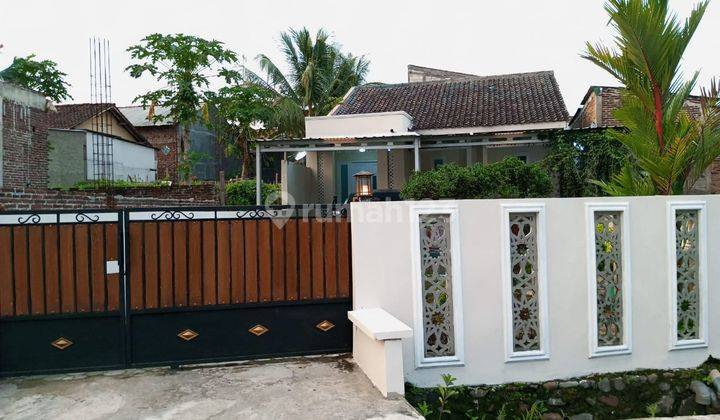 Rumah Nyaman Halaman Luas  2