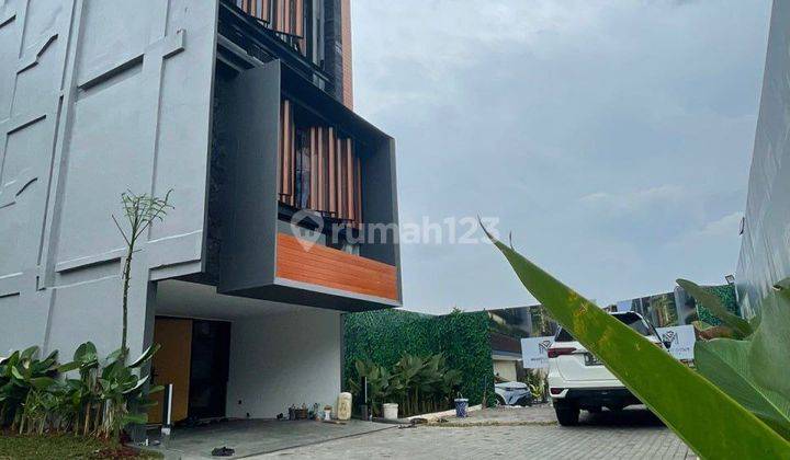 Rumah Dijual di Mampang Prapatan, Jakarta Selatan 1 km Trans TV 2