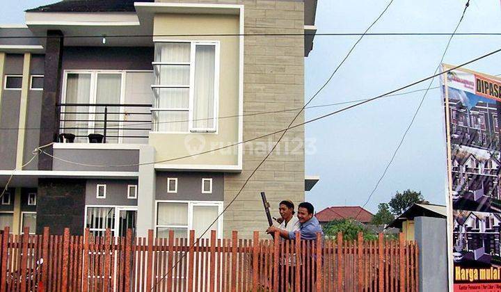 Rumah bagus terawat siap huni di kompleks Graha Sariwangi 2