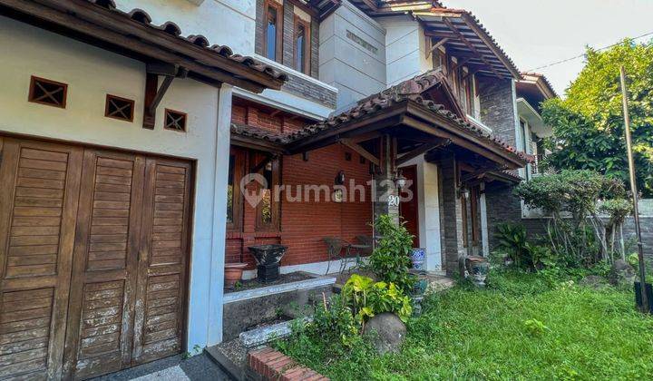 Dijual Rumah 2 Lantai Semi Furnish Lokasi Strategis Batununggal Bandung 1