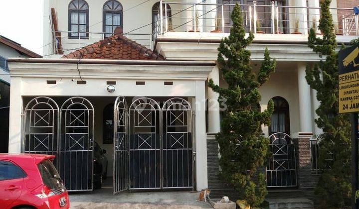 Dijual Rumah LUX 3 Lantai Full furnished Komplek Kiara Sari Asri 1