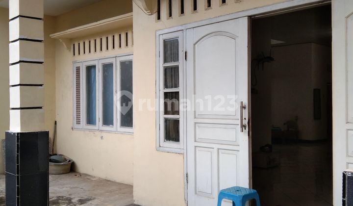 tampak depan rumah nyaman murah d komplek
