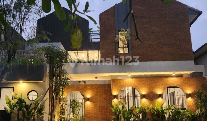 Rumah Mewah D Bsd.3 Lantai Dekat Toll dan Stasiaun Kereta Api Rumah Mewah D Bsd.3 Lantai Dekat Toll dan Stasiaun Kereta Api