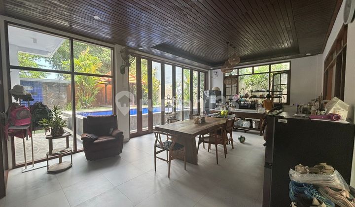  Modern 3BR Family Villa with Pool - 5 Mins to Dyatmika School | Near Sanur Beaches & Icon Bali Mall | Available Jan 2026