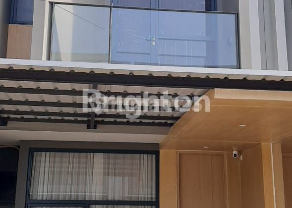 RUMAH MINIMALIS RAPI SIAP HUNI FULL FURNISHED LOKASI STRATEGIES DI BSD