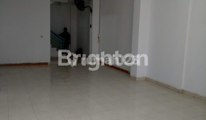 Ruko 4½ Lantai di daerah Perniagaan, Jakarta Kota. Ruko 4½ Lantai di daerah Perniagaan, Jakarta Kota.