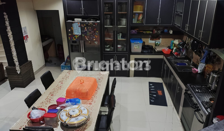 Rumah Strategis Full Furnished dengan 5 Kamar di Modernland, Tangerang 2
