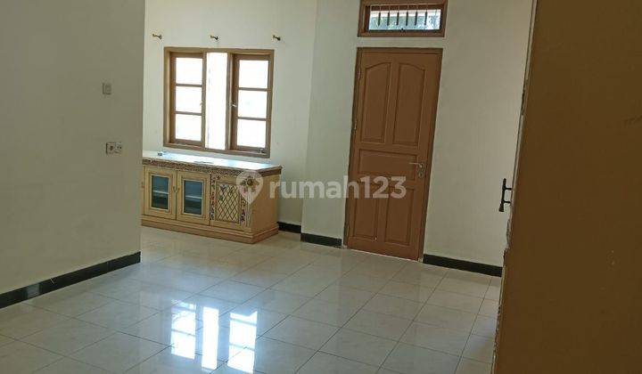 Di Sewa Rumah Di Taman Palem Cengkareng Semi Furnished 2