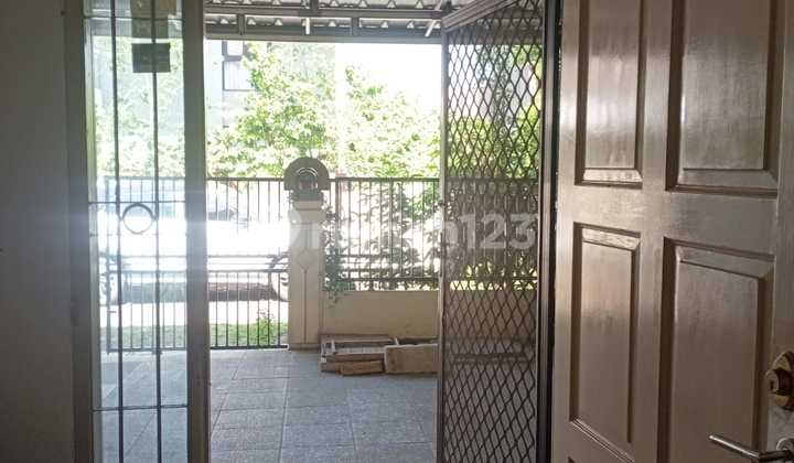 Di Jual Rumah Taman Surya 5 di Bawah NJOP 2