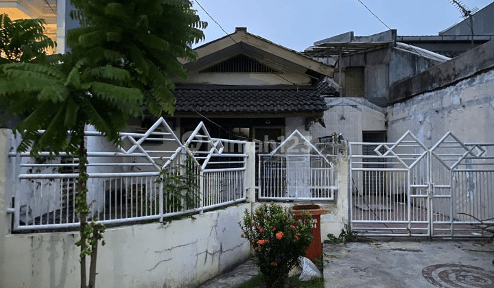 Rumah Tua Hitung Tanah di Puri Indah, Jakarta Barat 1