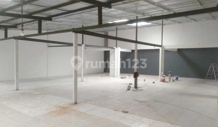 LEASE / SALE Holis warehouse